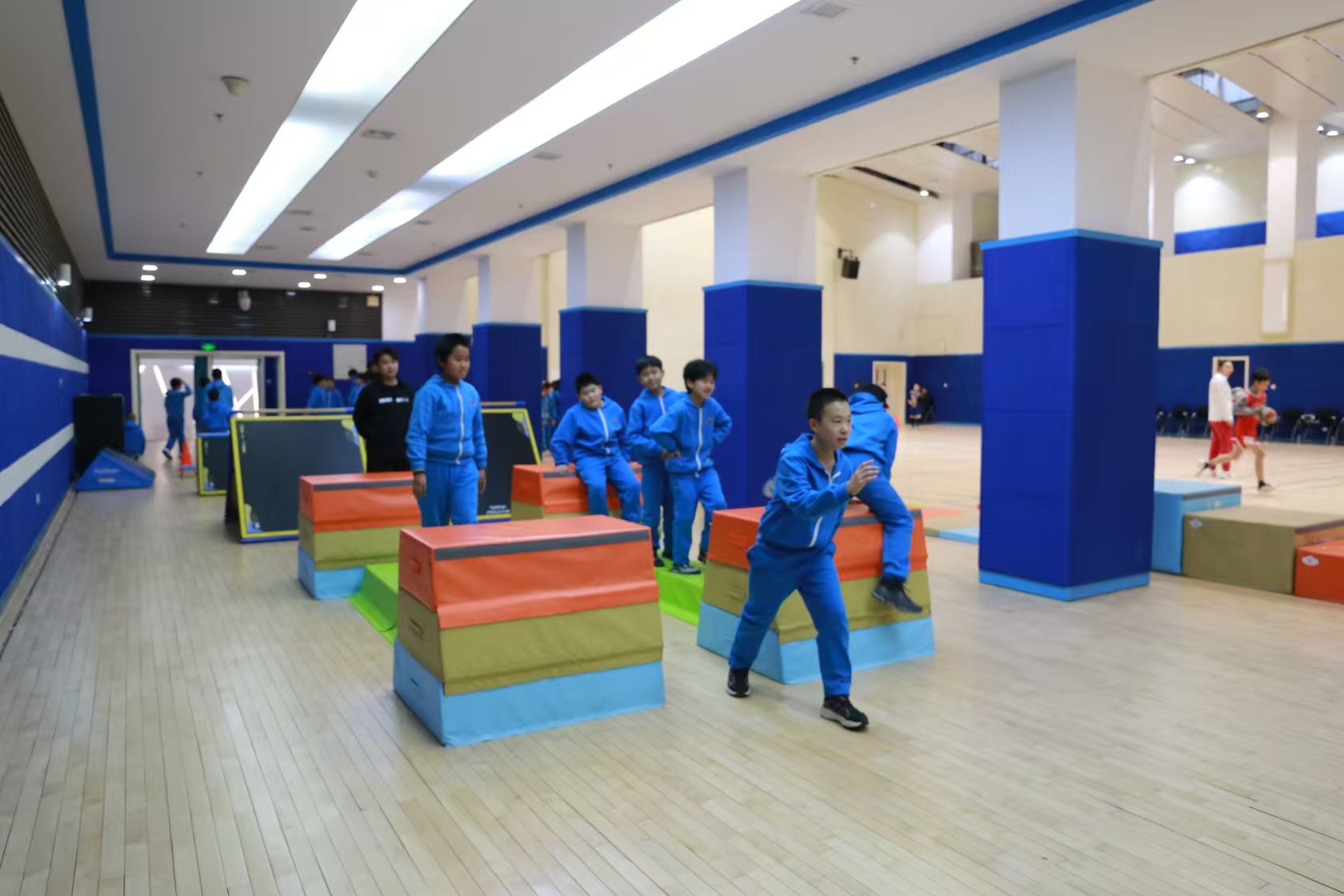 球王会体育跑酷器材进京“炫秀”